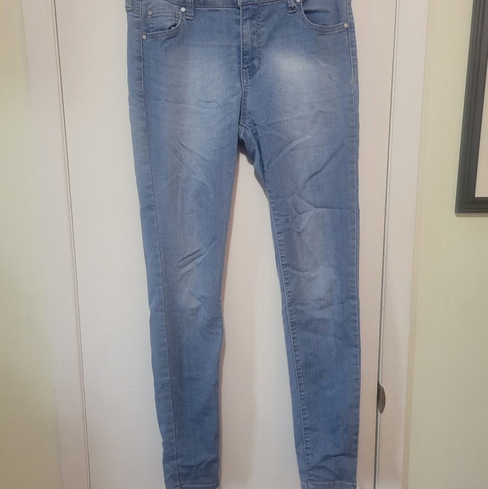 Celebrity pink skinny jeans